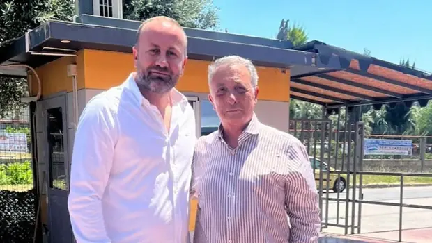 Altay Başkanı Sinan Kanlı ve Ahmet Nur Çebi'nin toplantıdaki fotoğrafı.