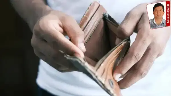 Türk Lirası banknotları ve hesap makinesi