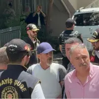 İstanbul'da adliye binası önü ve güvenlik önlemleri.
