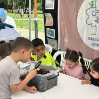 Okullarda Orman Programı kapsamında doğa eğitimi alan öğrenciler.