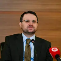 Adalet Bakanı Akın Gürlek basın mensuplarına açıklama yaparken.