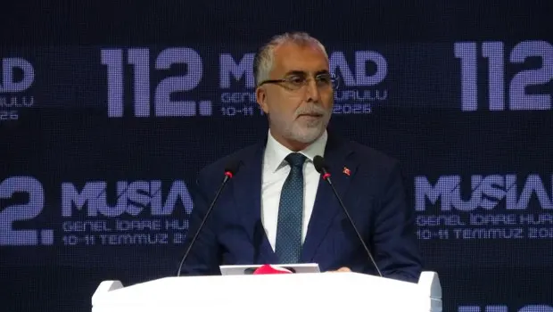 Çalışma ve Sosyal Güvenlik Bakanı Vedat Işıkhan konuşma yaparken.