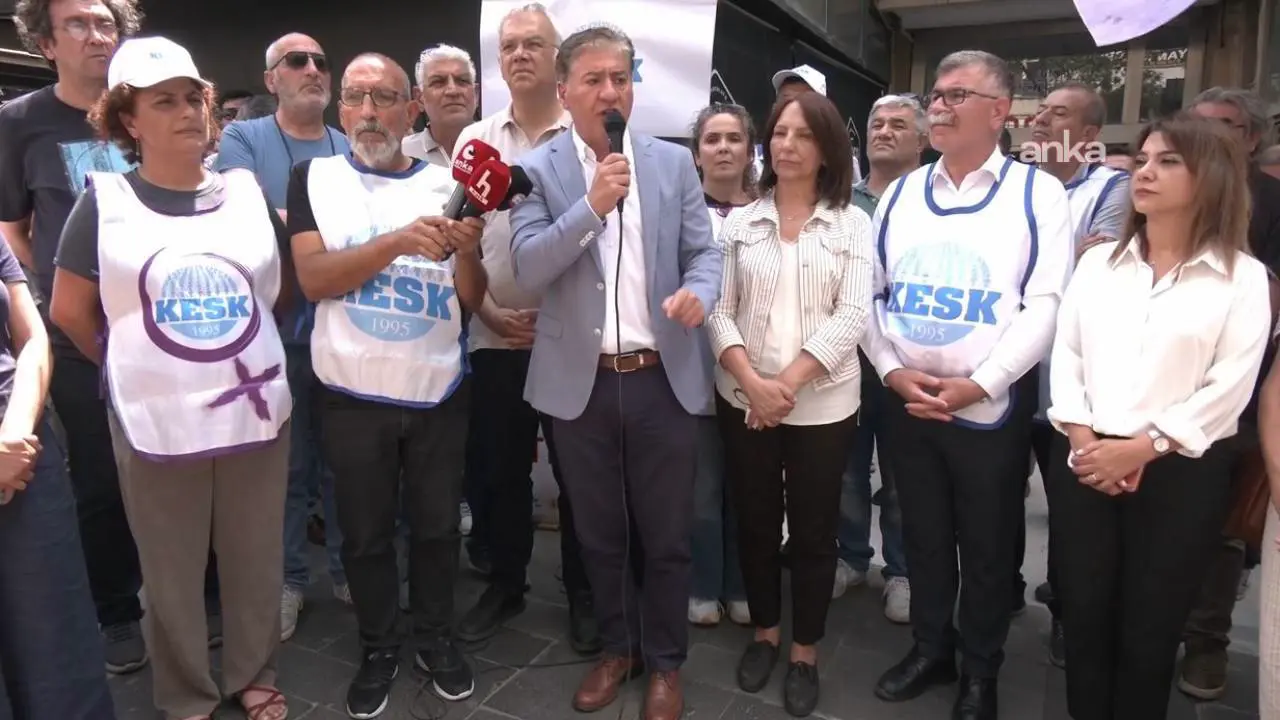 CHP heyeti KESK genel merkezinde adalet nöbetindeki emekçileri ziyaret etti.