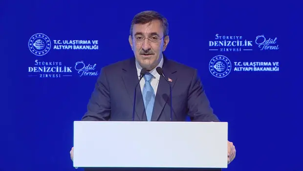 Cumhurbaşkanı Yardımcısı Cevdet Yılmaz, 5. Türkiye Denizcilik Zirvesi'nde konuşma yaparken.
