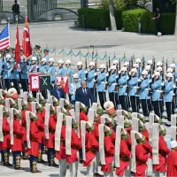Cumhurbaşkanlığı töreninde Yeniçeri kıyafetli askerler ve Muhafız Alayı.