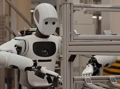 Teksas'taki Robot Park tesisinde eğitim gören insansı robotlar.