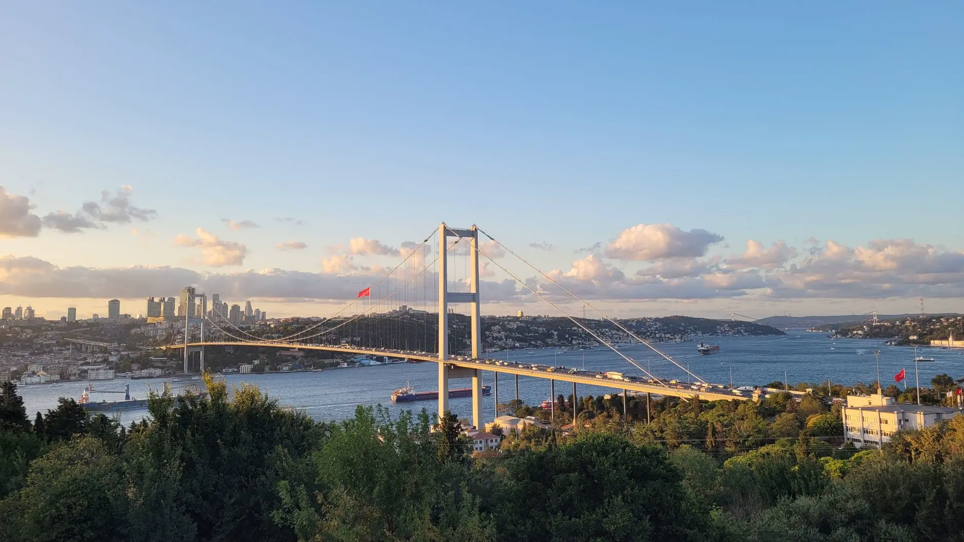 İstanbul'da düzenlenen 15 Temmuz Bisiklet Turu'na katılan bisikletçiler.