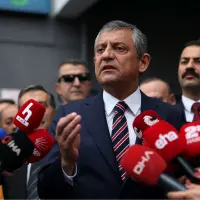 CHP Grup Başkanı Özgür Özel TBMM'de açıklamalarda bulunuyor.