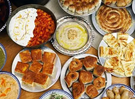 Sakarya'da düzenlenen festivalde sergilenen yöresel yemekler ve lezzet noktaları.
