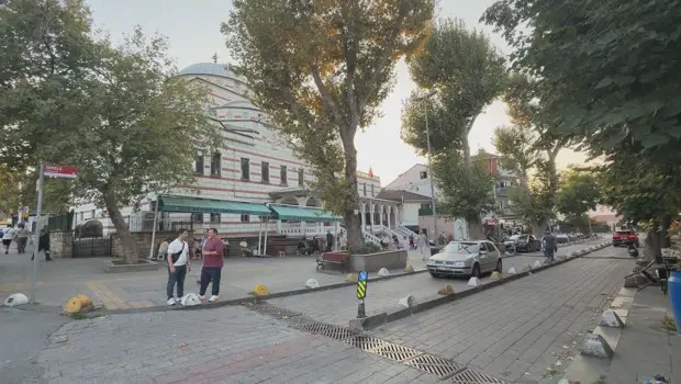 Beykoz'da cinayetin yaşandığı bölgede polis ekipleri inceleme yapıyor.
