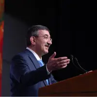 Cumhurbaşkanı Yardımcısı Cevdet Yılmaz gündeme dair açıklamalarda bulunuyor.
