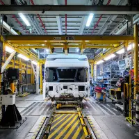 Ford Trucks ve IVECO mühendislerinin yeni nesil kabin tasarımı üzerine çalıştığı bir temsil görseli.