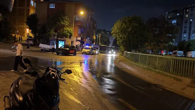 Kağıthane'de olay yeri inceleme ekipleri çalışma yürütüyor.