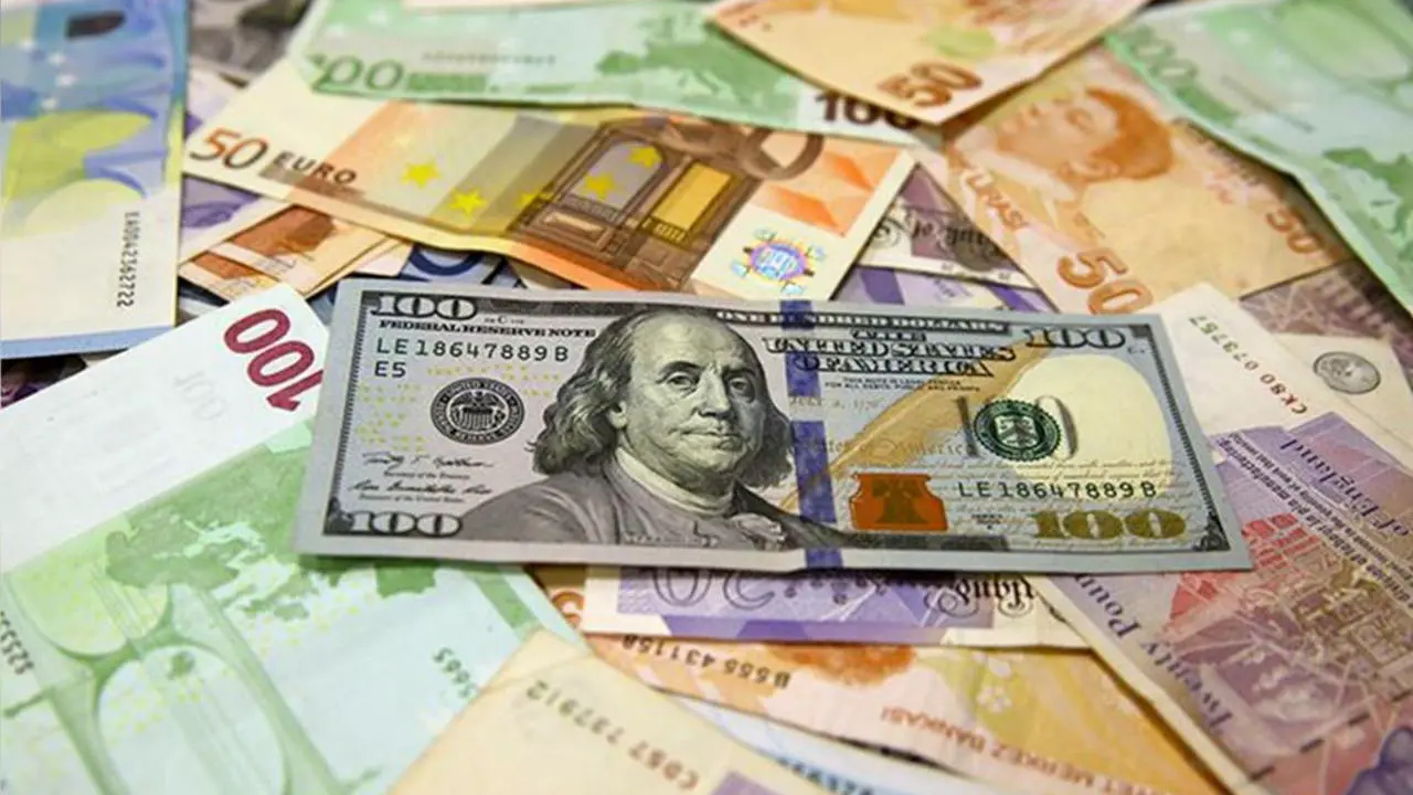 Borsa İstanbul ve altın fiyatlarını gösteren dijital ekran.