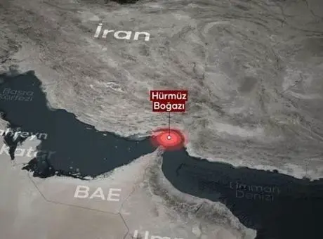 Hürmüz Boğazı'nda askeri hareketlilik ve bölgeden yükselen dumanlar.