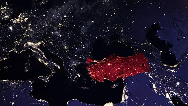 Türkiye'nin modern savunma sanayii tesislerinden bir görünüm, insansız hava araçları, füzeler ve radar sistemleri gibi...