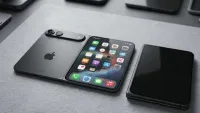 Apple'ın ilk katlanır iPhone modeli iPhone Duo, lansman etkinliğinde sergileniyor.