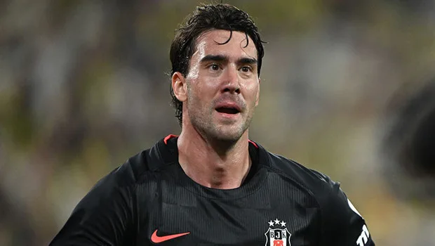 Futbolcu Dusan Vlahovic'in Fenerbahçe derbisinde rakibiyle girdiği tartışma sonrası PFDK'ya sevk edilmesi üzerine...
