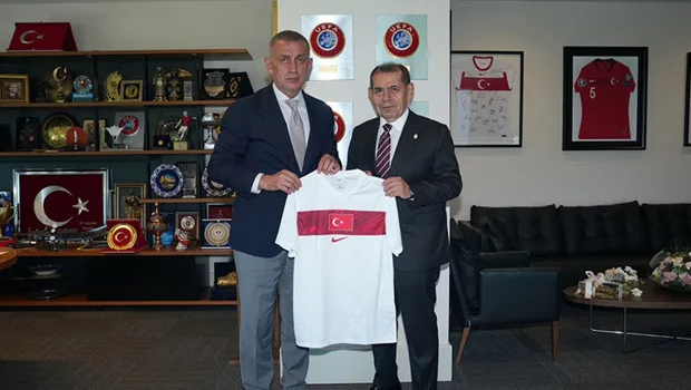 Galatasaray Başkanı Dursun Özbek ve TFF Başkanı İbrahim Hacıosmanoğlu milli takım tesislerinde buluştu.