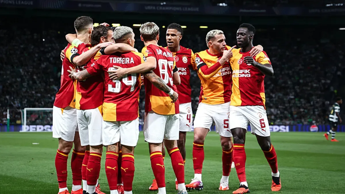 Galatasaray ve Sporting Lizbon arasındaki Şampiyonlar Ligi maçı, Sporting'in 3-1 üstünlüğüyle devam ediyor.