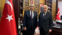 MHP lideri Devlet Bahçeli, makam odasında önemli açıklamalarda bulunurken.