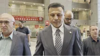 Yeni Parti İstanbul İl Başkanı Özgür Çelik, İstanbul Adalet Sarayı'na girerken