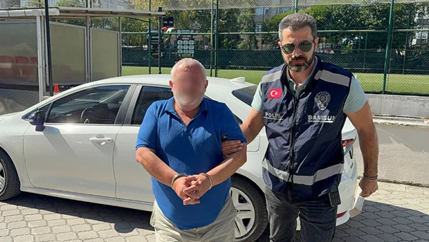 Samsun'da markette gasp girişiminde bulunan şahsın polis tarafından yakalanma anı.