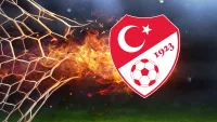 Süper Lig futbol maçı sırasında gergin bir anı gösteren görsel.