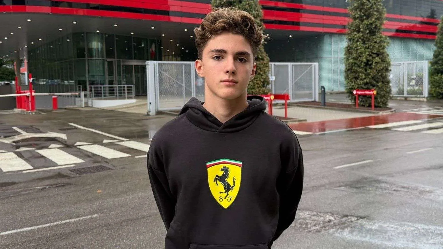 Milli sporcu Alp Aksoy, Ferrari Sürücü Akademisi'nde Formula 1 hedefine ilerliyor.