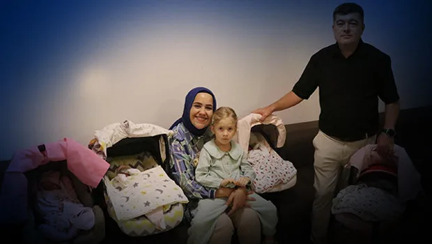 Antalya'da tüp bebek tedavisiyle dördüz kız bebek sahibi olan Durdali ve Gamze Nur Çörüt çifti, 4 yaşındaki kızları Güneş...