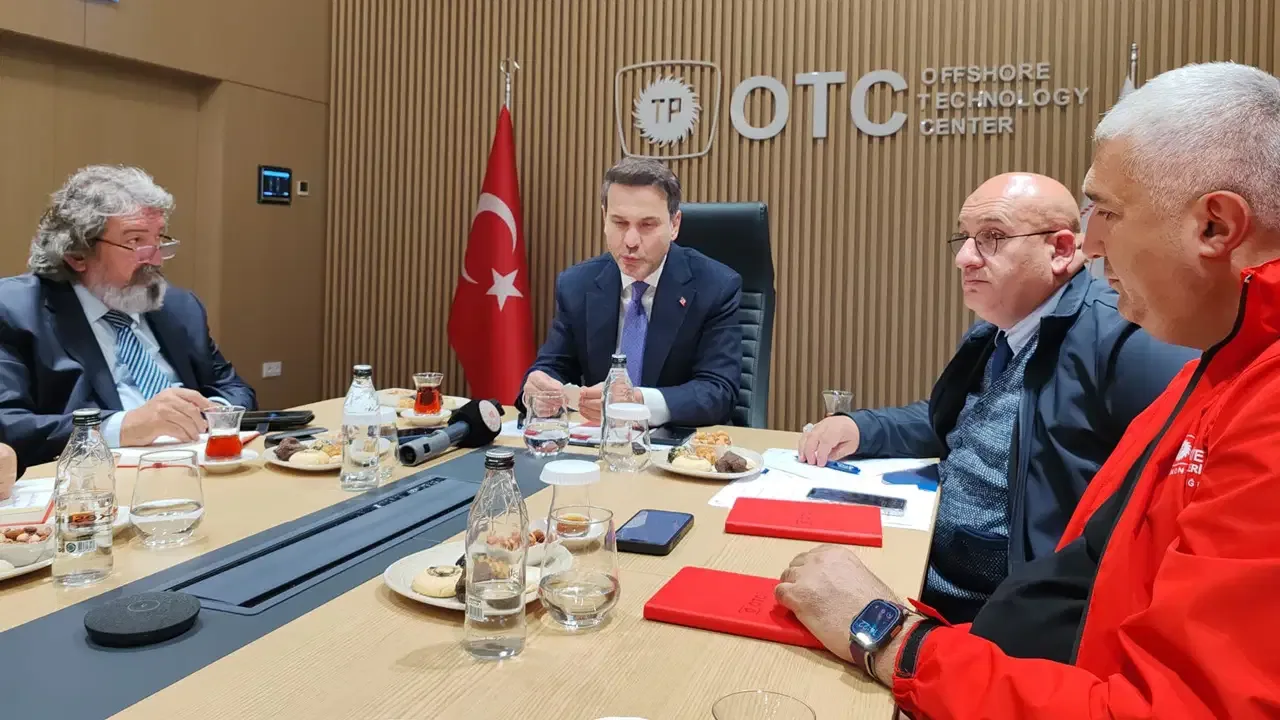 Enerji ve Tabii Kaynaklar Bakanı Alparslan Bayraktar'ın Karadeniz'e uğurladığı Osmangazi Yüzer Üretim Platformu Filyos...