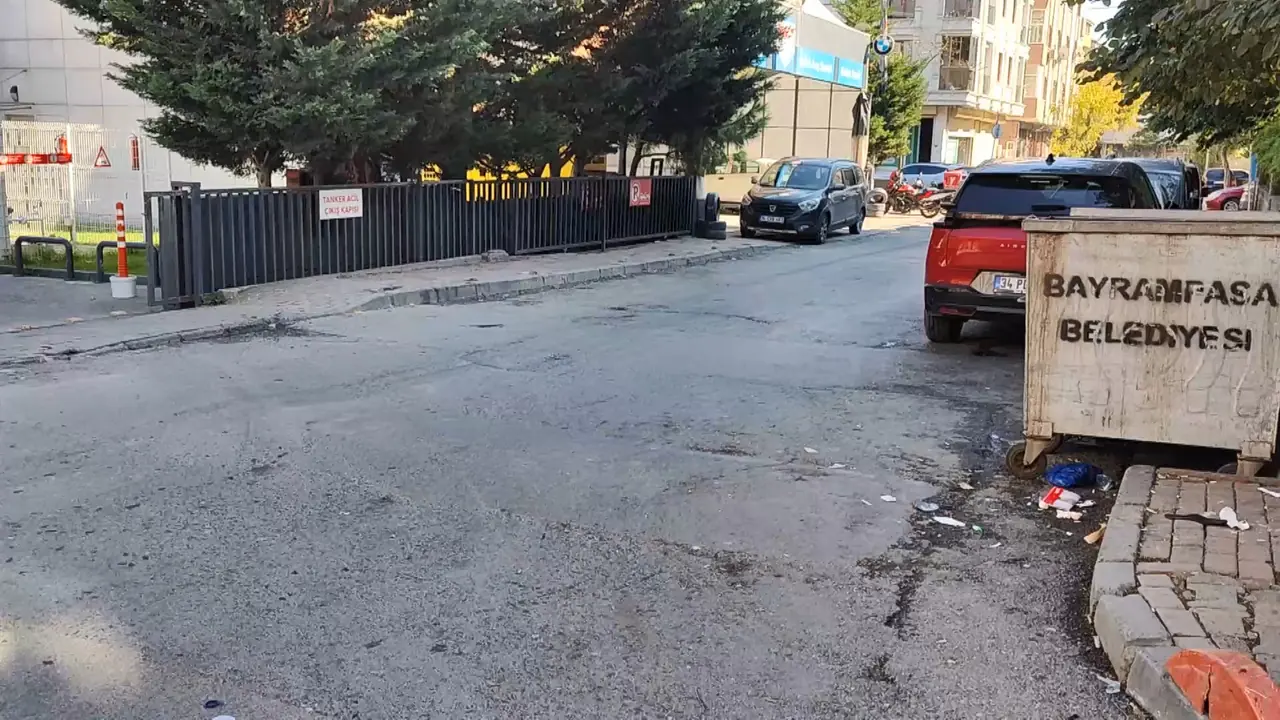 Bayrampaşa'da olayın meydana geldiği sokakta polis ekiplerinin inceleme alanı.