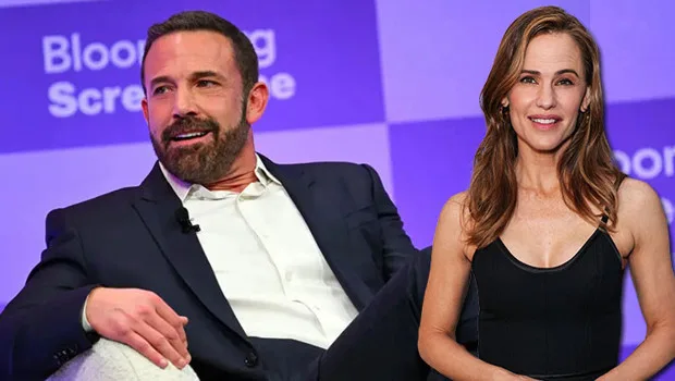 Ben Affleck ve Jennifer Garner, çocukları için kurdukları dostane ortak ebeveynlik ilişkisini yansıtan bir karede gülümsüyor.