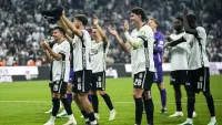 Beşiktaş futbolcuları kritik maçlar öncesi sahada antrenman yaparken.