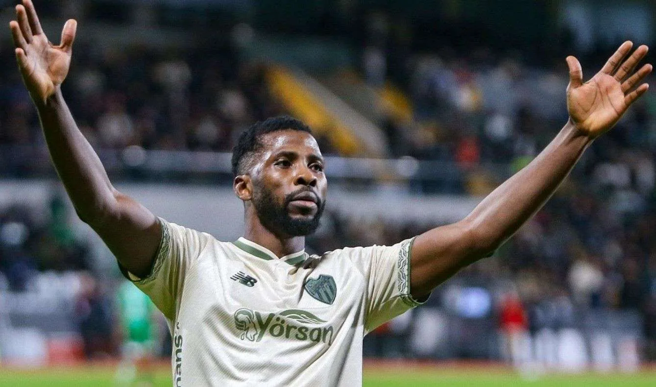 Bursasporlu Kelechi Iheanacho gol sevincini yaşıyor.