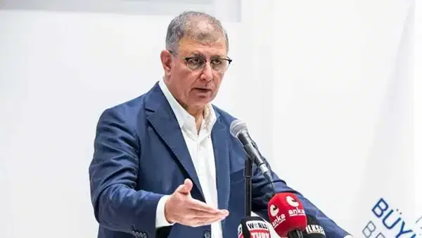 İzmir Büyükşehir Belediye Başkanı Cemil Tugay, kendisine yöneltilen eleştirilere yanıt verirken çekilmiş kararlı bir...