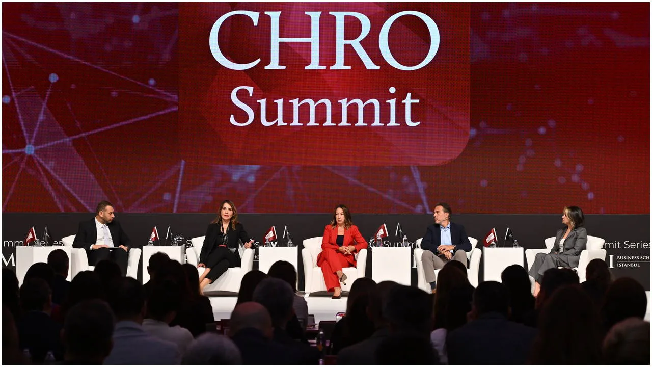 CHRO Summit 2026'da iş dünyası liderleri geleceğin iş gücünü tartışıyor.