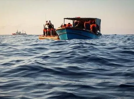 Cibuti açıklarında batan göçmen teknesi sonrası arama kurtarma çalışmaları.