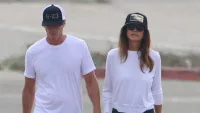 Cindy Crawford ve Rande Gerber, oğulları Presley'in ölümünün ardından Malibu'da el ele yürüyor.