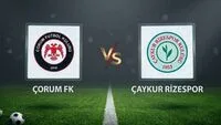 Çorum FK ve Çaykur Rizespor futbolcuları, stadyum ışıkları altında yeşil sahada mücadele ederken.