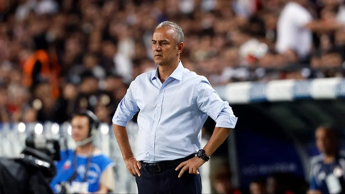 Fenerbahçe taraftarları ve teknik direktör İsmail Kartal, Slavia Prag maçı sonrası.