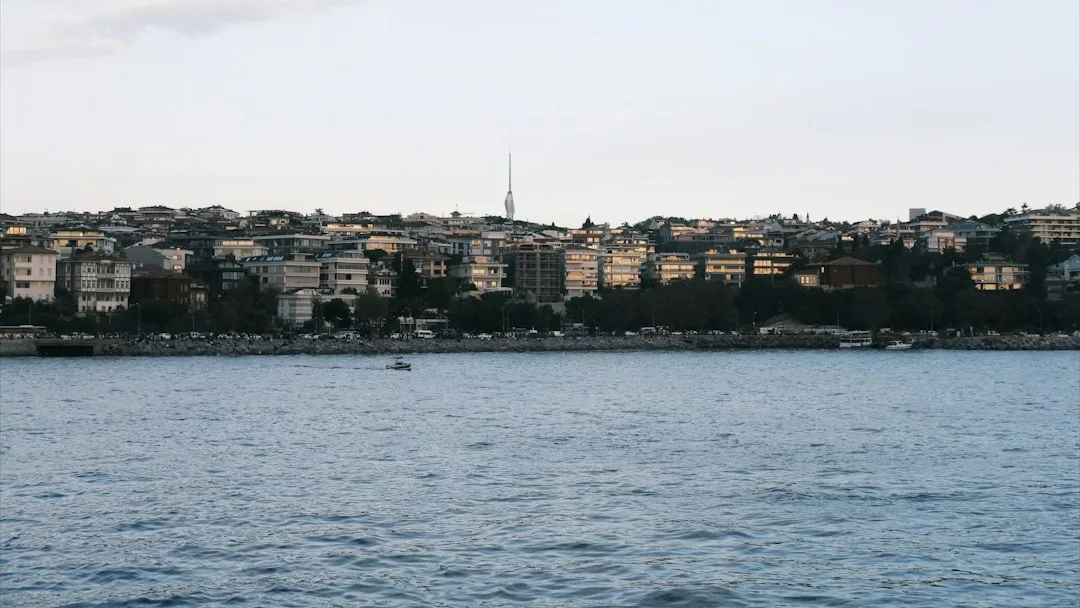 İsrail'in Batı Şeria'daki yerleşim faaliyetlerini ve yeni yol inşalarını gösteren hava fotoğrafı, Filistin köylerinin...