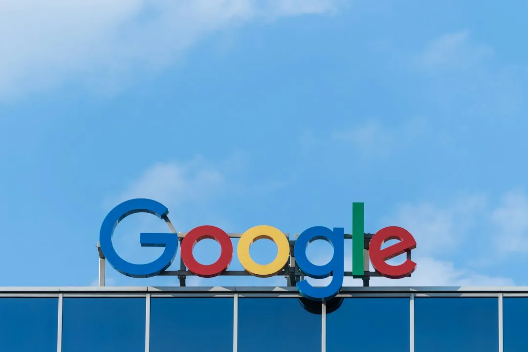 Google Gemini 4 Argon yapay zeka modelinin füzyon reaktörlerindeki manyetik alan denklemleri üzerindeki çalışmasını...