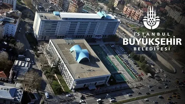 İstanbul Büyükşehir Belediyesi davasında çapraz sorgusu yapılan Ekrem İmamoğlu mahkeme salonunda.