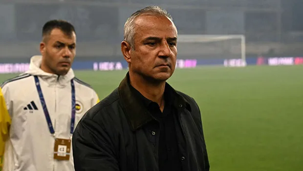 İsmail Kartal Aston Villa maçı sonrası basın toplantısında açıklamalarda bulunuyor.