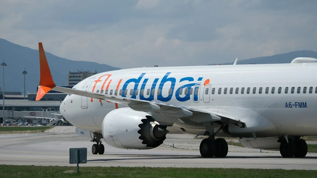 İsrail hava sahası kriziyle gündeme gelen Flydubai uçağı pistte beklerken.