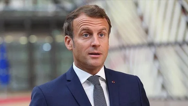 Fransa Cumhurbaşkanı Emmanuel Macron Doha'da basın toplantısı düzenlerken.