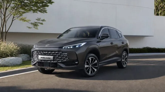 MG HS Premium veya Luxury Plus modelinin şık dış tasarımı ve lüks iç detaylarını vurgulayan bir görsel.