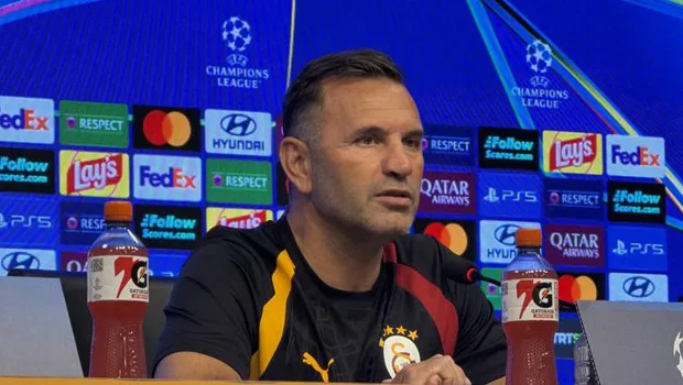 Galatasaray Teknik Direktörü Okan Buruk basın toplantısında konuşurken