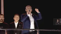 Yeni Parti Genel Başkanı Özgür Özel Zeytinburnu'nda konuşma yapıyor